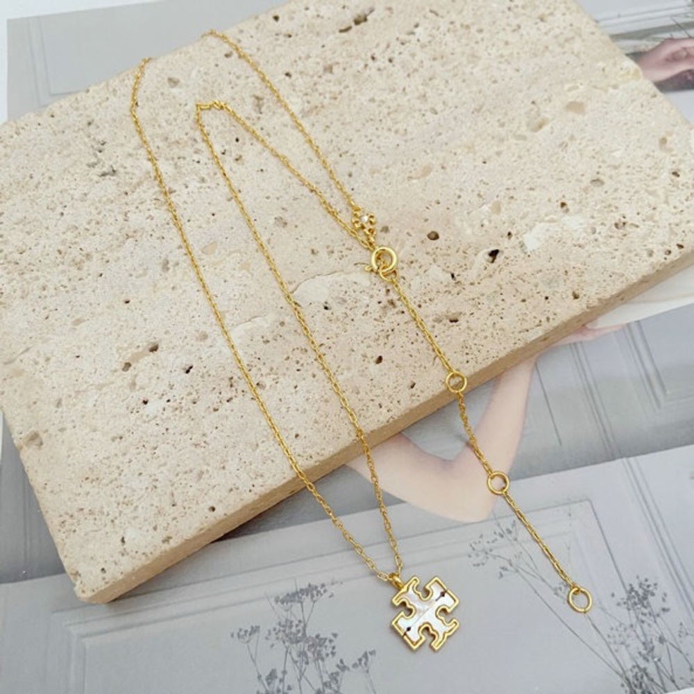 NEW Tory Burch TB Logo Enamel  Pendant Necklace Gold Mother of Pearl White - Picture 4 of 10